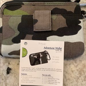 Thirty-One Adventurer wallet